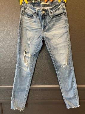 Distressed Levi’s 711 Jeans